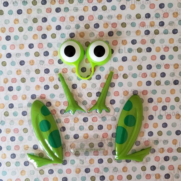 DecoPac 5-piece Frog Cake Decoration Set Food Safe Plastic - Picture 1 of 4